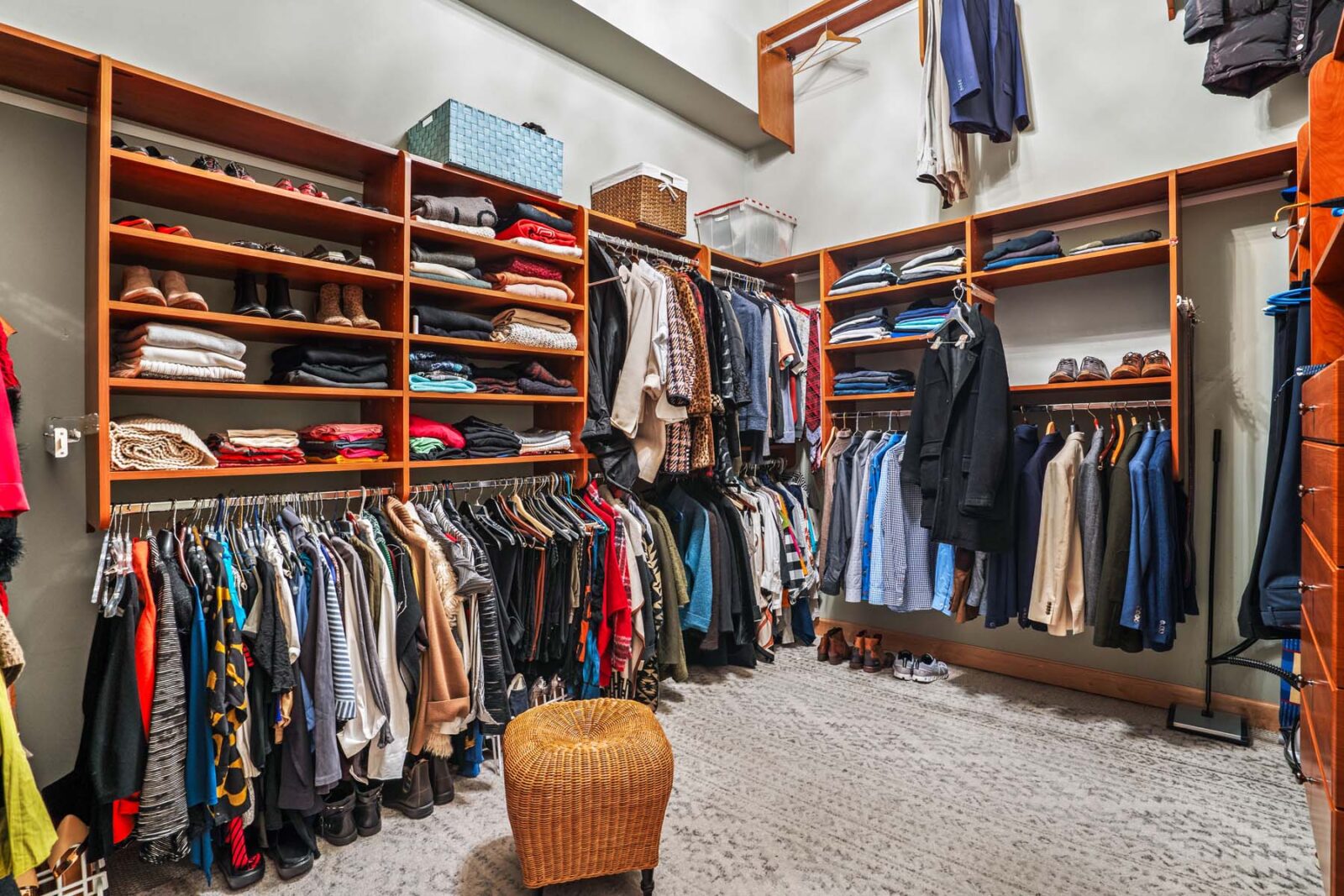 Walkin Closet Corley Real Estate